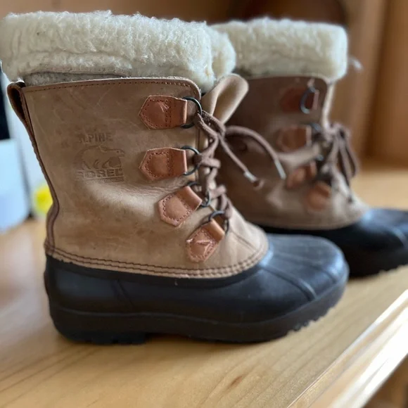 Sorel Tan and Black Winter Boots - Picture 2 of 3